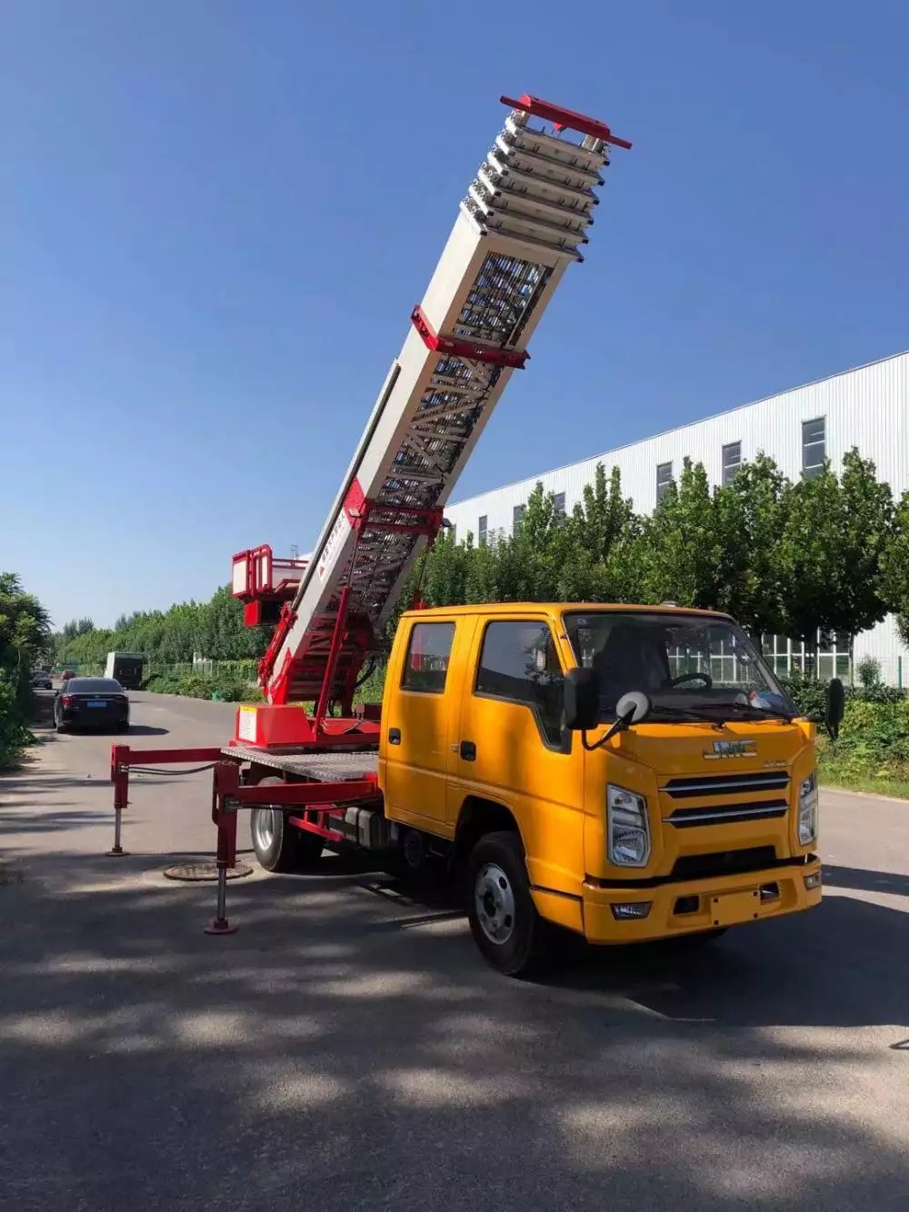 汝南附近的云梯车出租服务：轻松解决高空作业需求